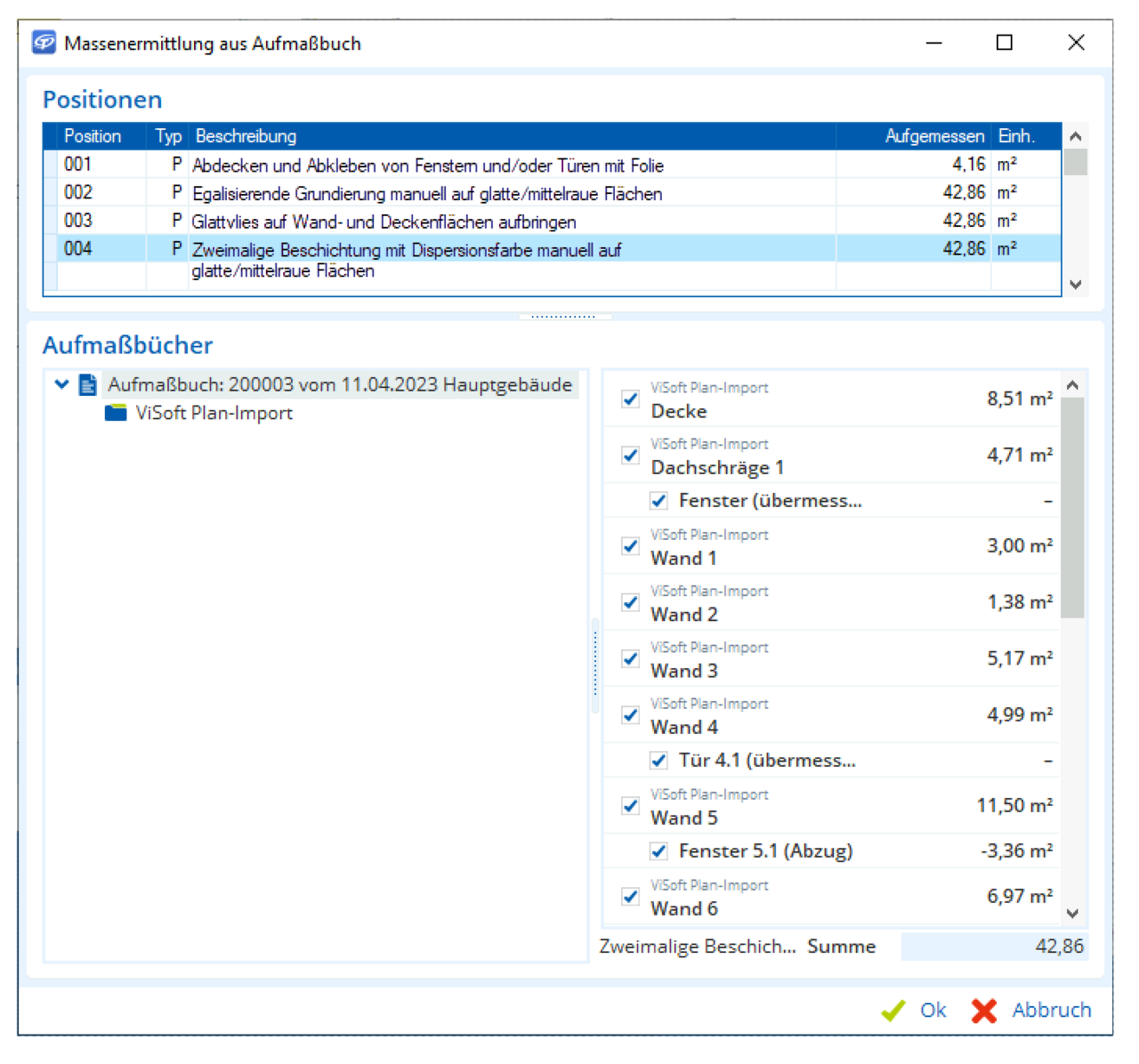 Ein Handwerker prüft am Computer die Flächen von Wänden und Dach, hakt Aufgaben ab und sieht unten die Gesamtfläche.