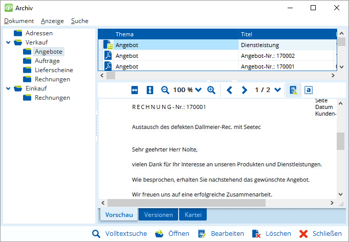 Jemand sucht in einer Software nach alten Angeboten und liest unten ein Rechnungsdokument, um Details nachzuvollziehen.